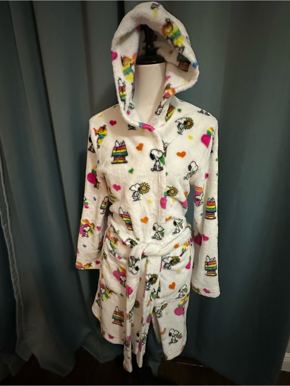 Peanuts Snoopy Rainbow Hooded Plush Robe Womens S/M Hearts Woodstock Fleece
